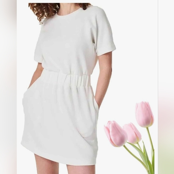 Dresses & Skirts - Elegant White Elastic Stretch Waist T Shirt Dress With Pockets Size Medium